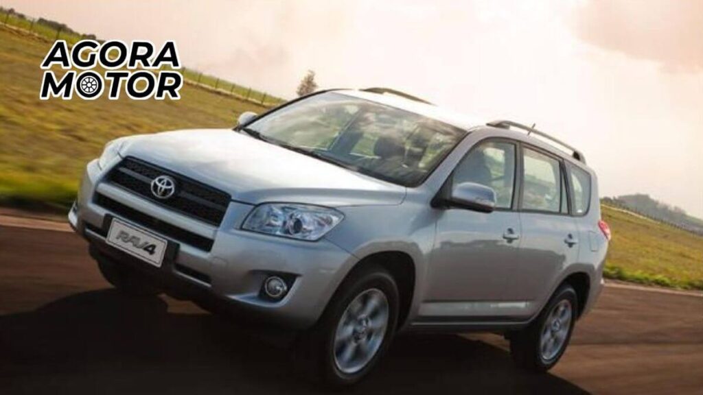 Foto de um RAV4 2011 prata