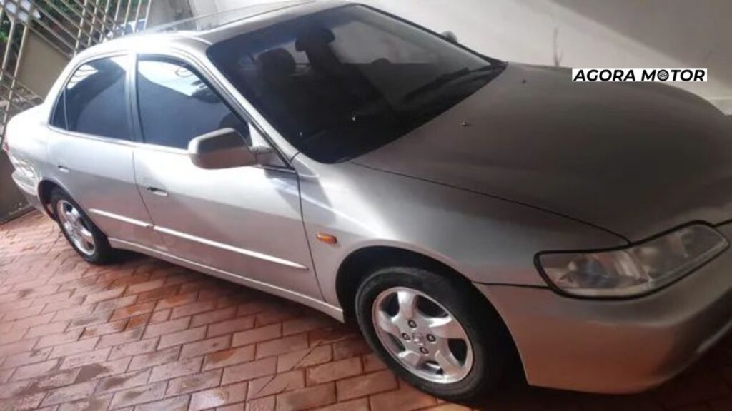 Foto de um Accord 1998 prata