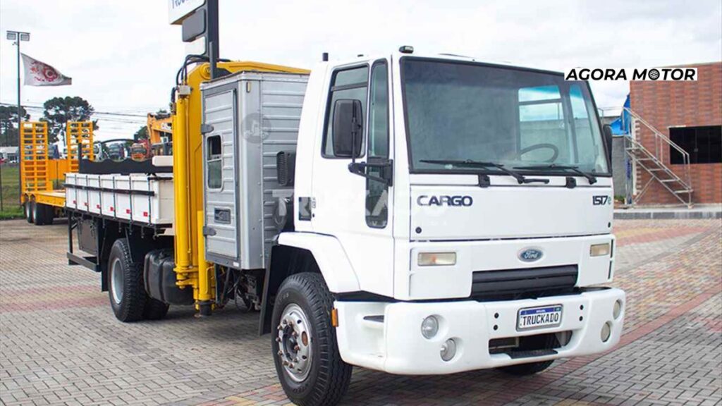 Foto de um Cargo 1517 2005 branco