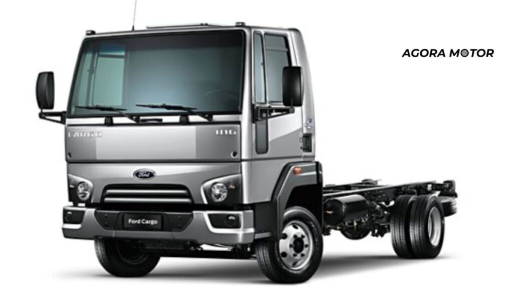 Foto de um Cargo 816 2017 cinza