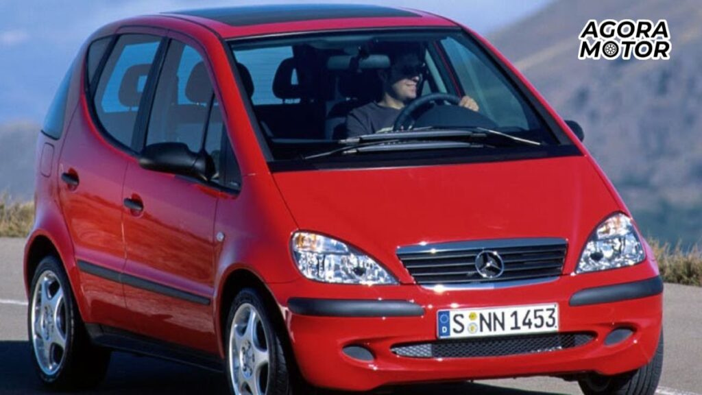 Foto de um Classe a 2001 vermelho