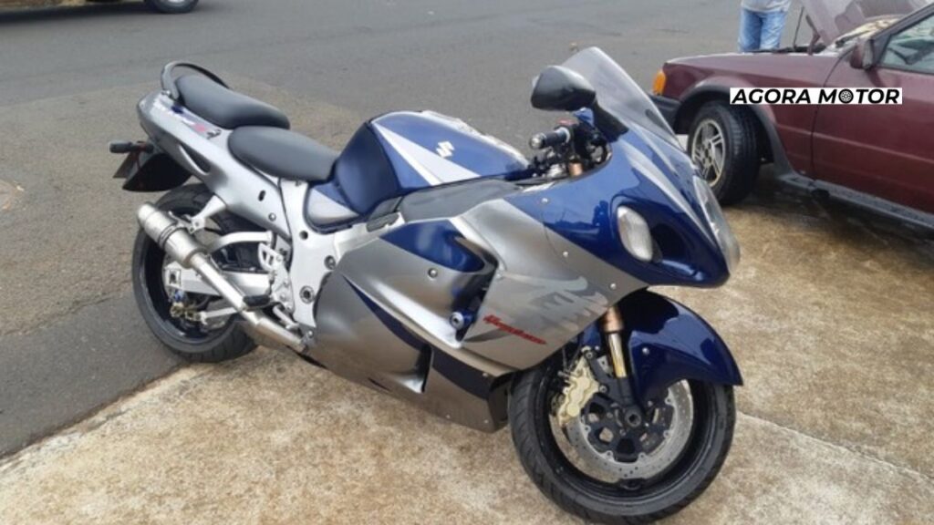 Foto de uma GSX 1300 R Hayabusa 2007 azul