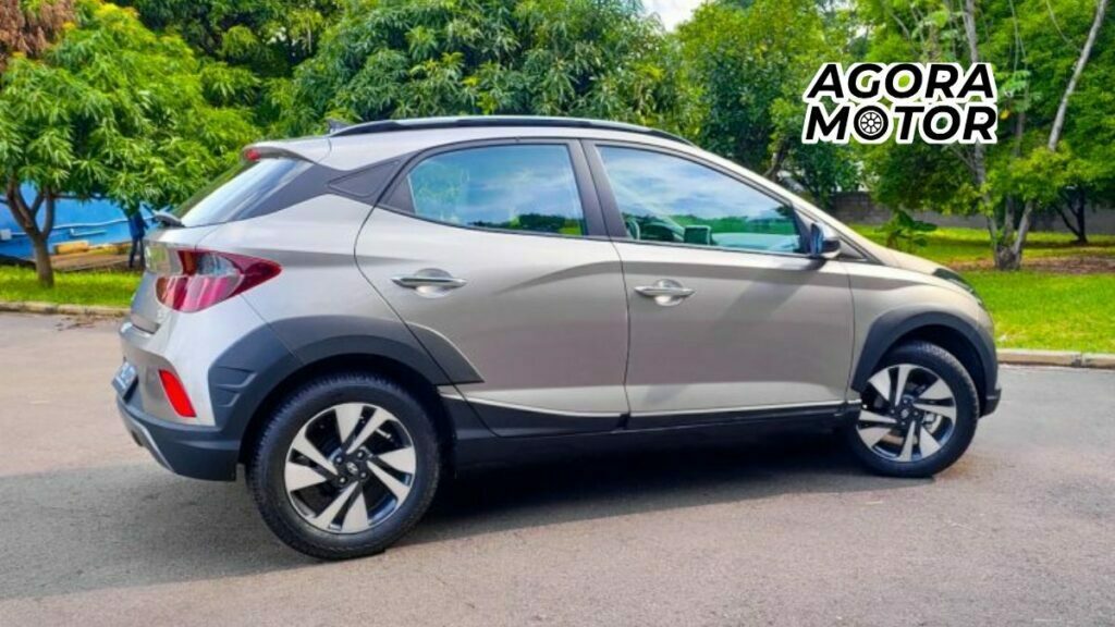 Foto de um HB20x 2021 prata