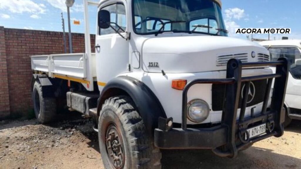 Foto de um L-1517 1986 branco