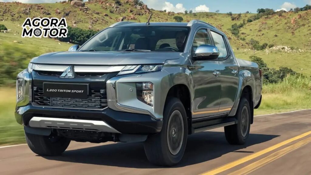 Foto de uma L200 Triton 2023 preta
