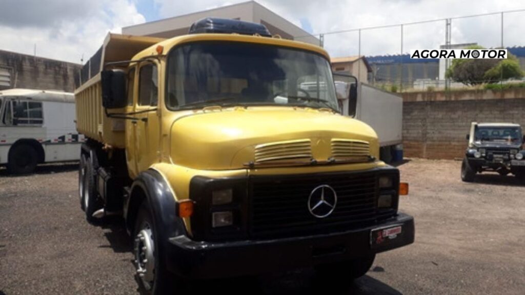 Foto de um LS 1525 amarelo