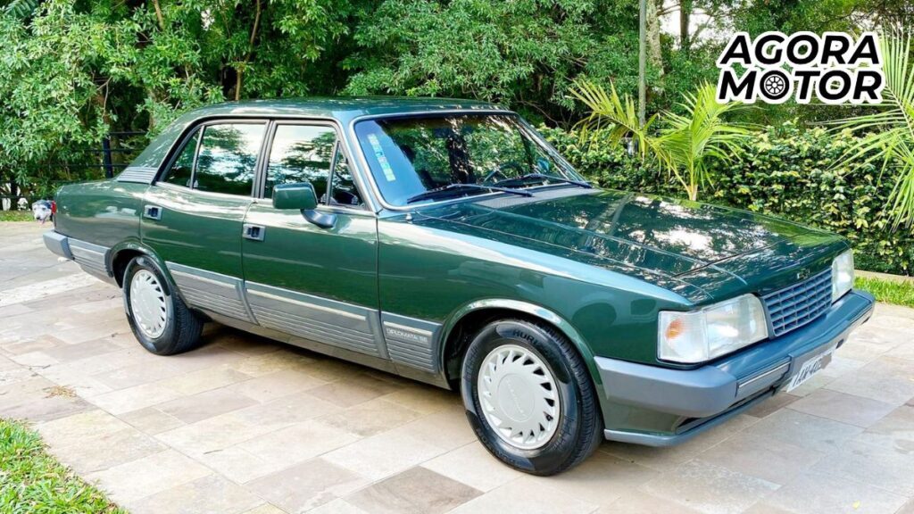 Foto de um Opala 1990 verde