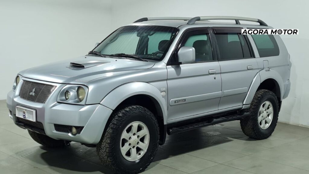 Foto de um Pajero 2008 prata
