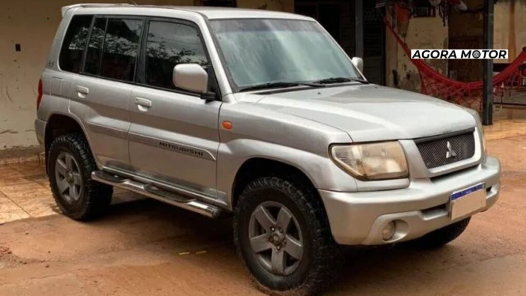 Foto de um Pajero TR4 2004 prata