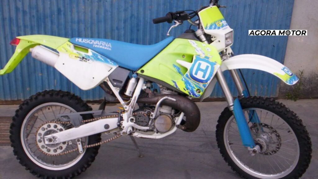 Foto de uma WR 360 1995 verde