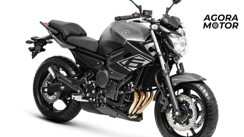 Foto de uma XJ6 2014 prata