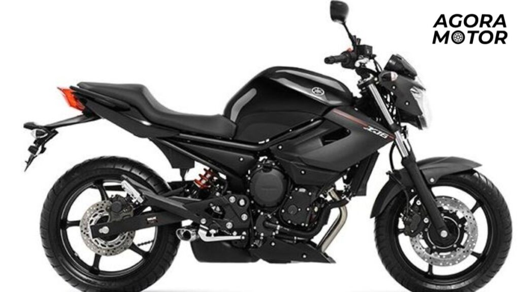 Foto de uma XJ6 2019 preta