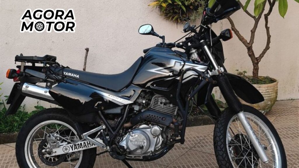 Foto de uma XT 600 2002 preta