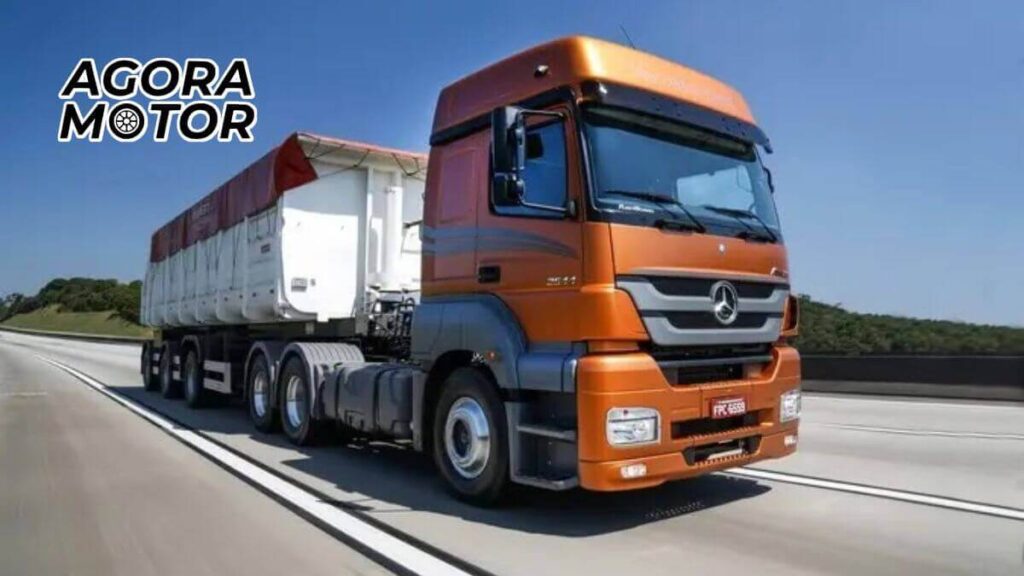 Foto de um Axor 2023 laranja