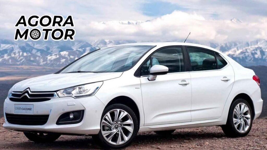 Foto de um C4 2014 branco