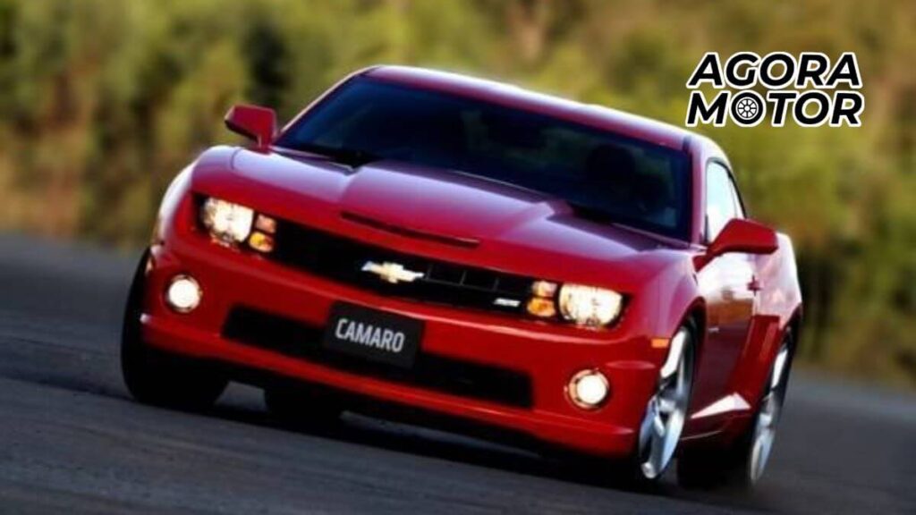 Foto de um Camaro 2012 vermelho