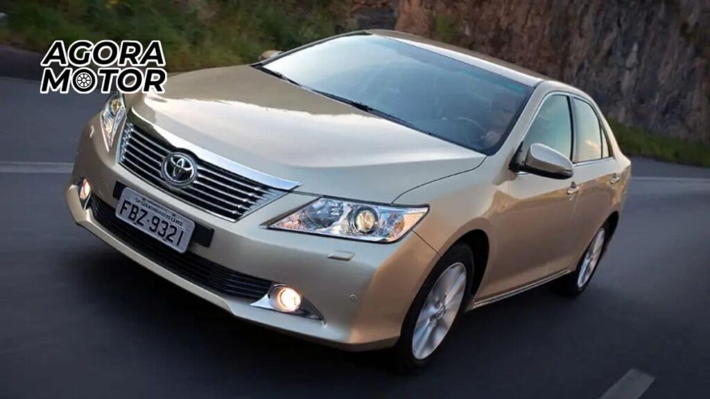 Foto de um Camry 2013