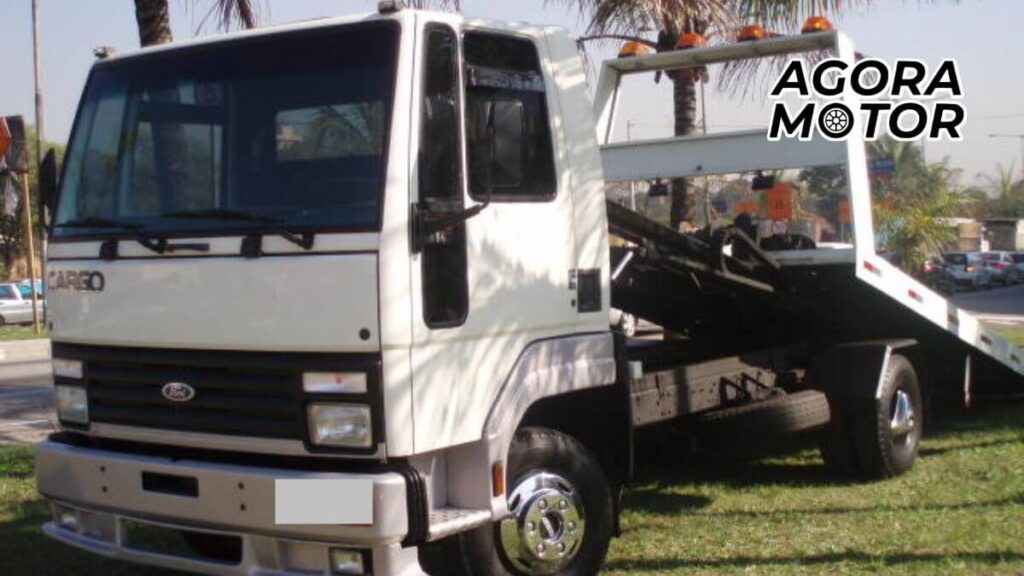 Foto de um Cargo 814 1997 branco