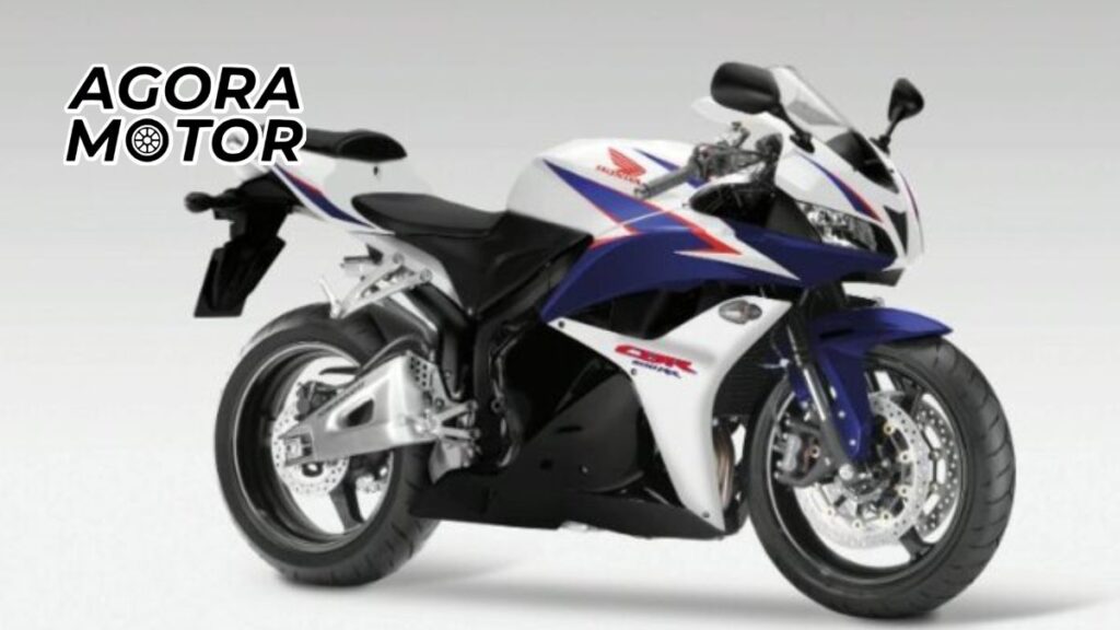 Foto de uma CBR 600 RR 2011