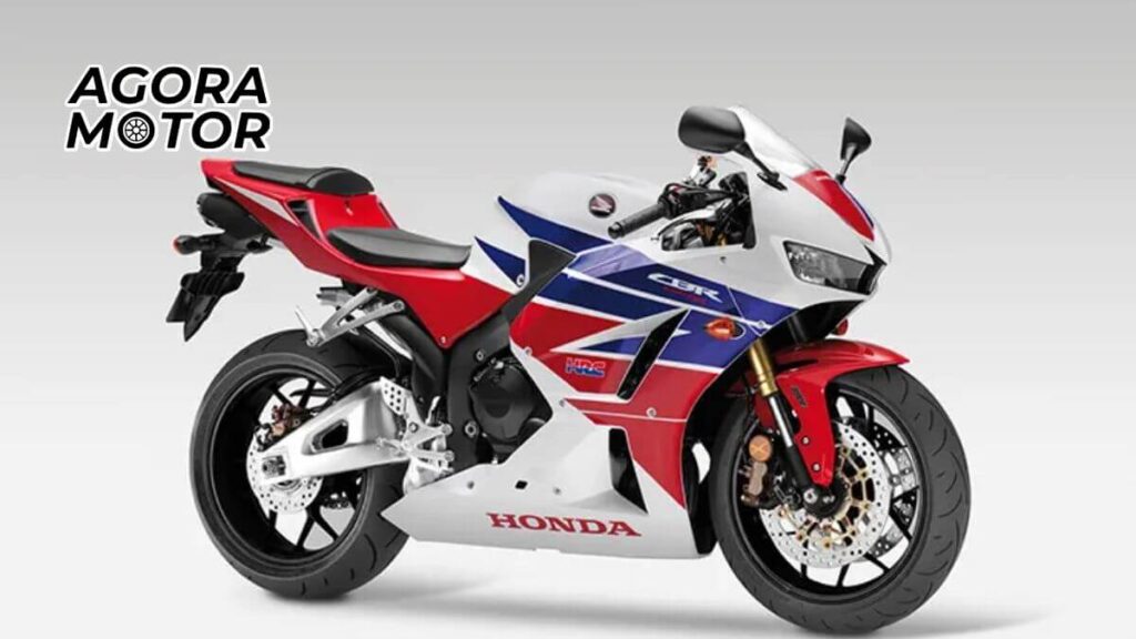 Foto de uma CBR 600 RR 2013
