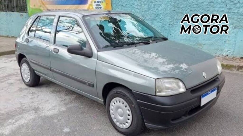 Foto de um Clio 1999 cinza