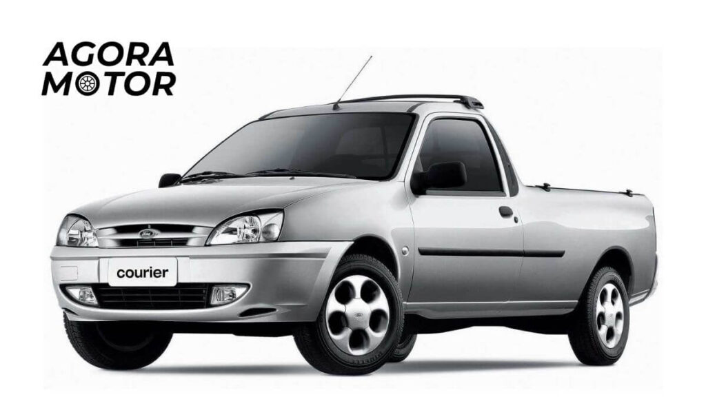 Foto de uma Courier 2013 cinza