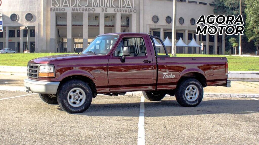 Foto de uma F-1000 1998