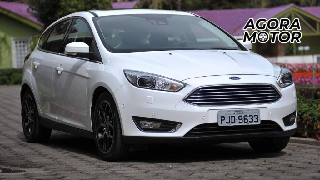 Foto de um Focus 2016 branco