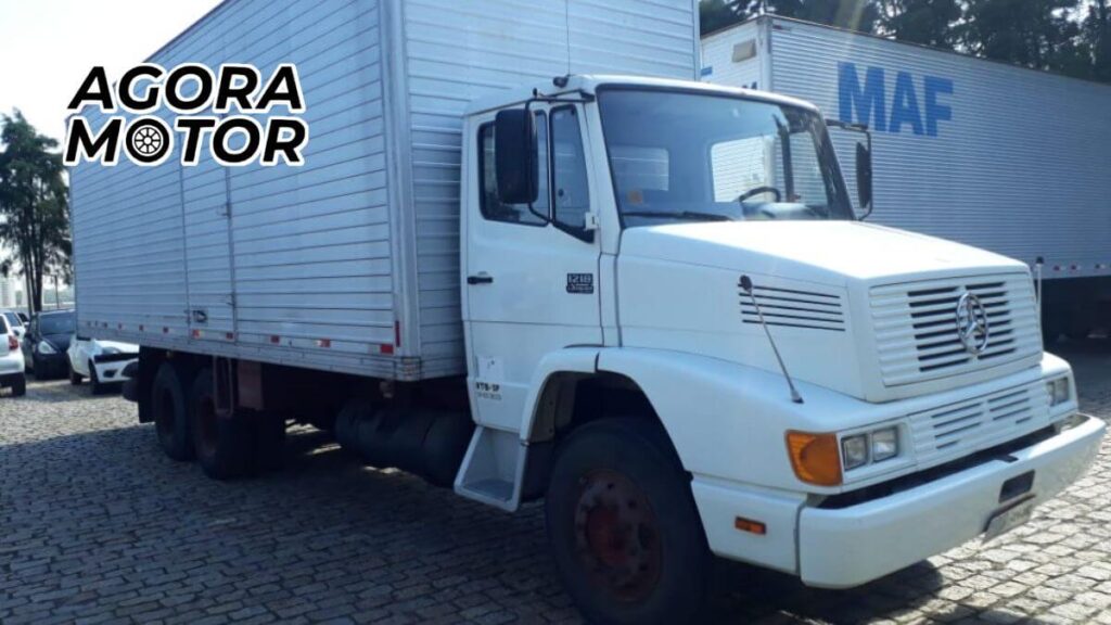 Foto de um L-1218 1992 branco
