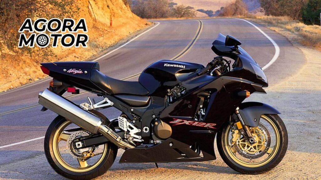 Foto de uma Ninja ZX-12 2002 preta