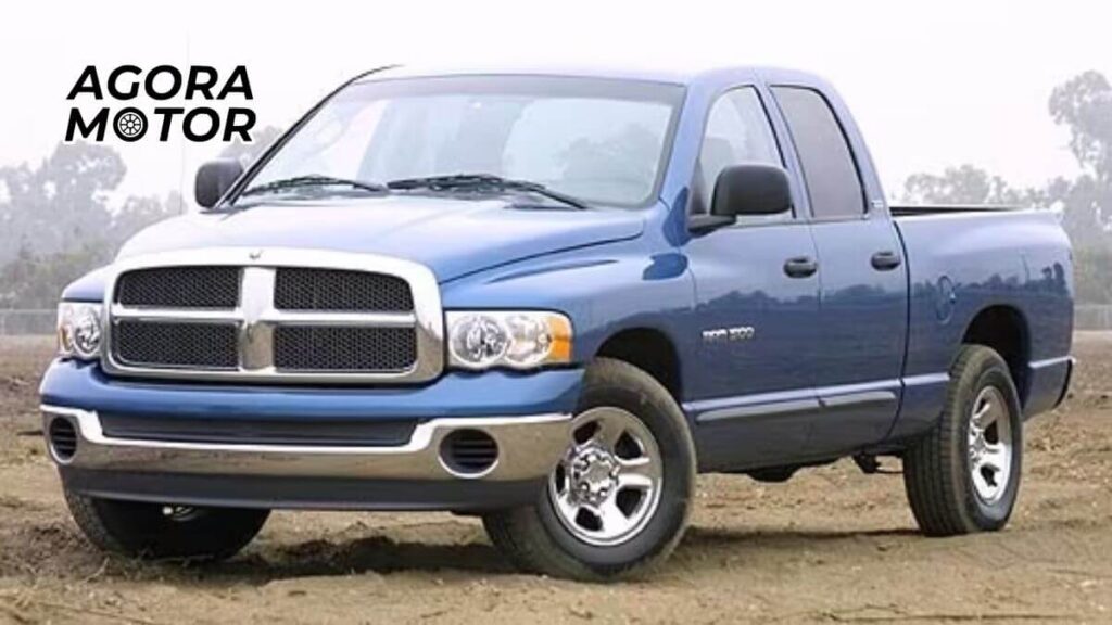 Foto de um RAM 2004 azul