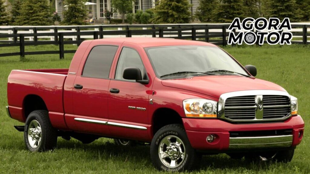 Foto de um RAM 2007 vermelho