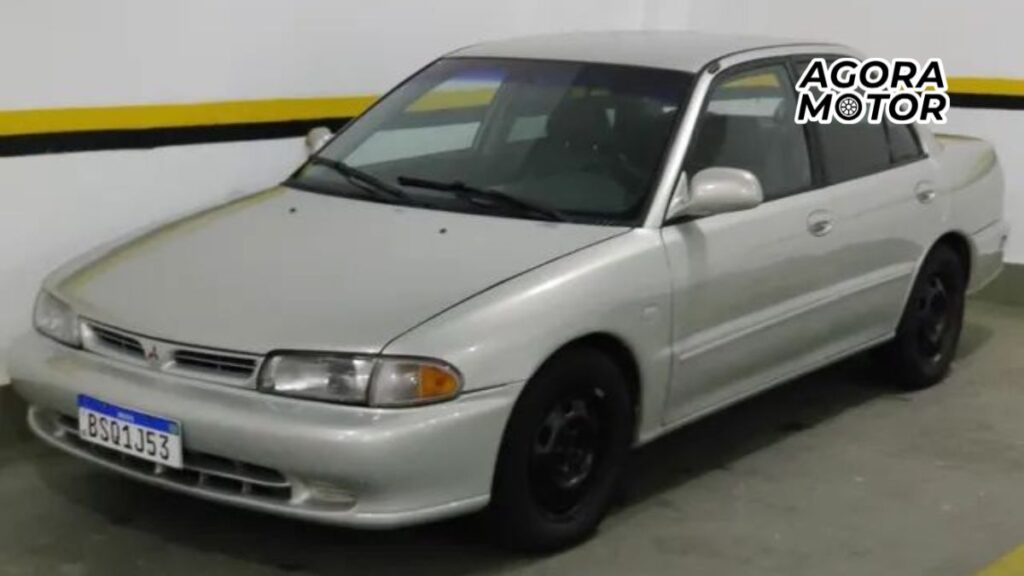 Foto de um Lancer 1994 prata