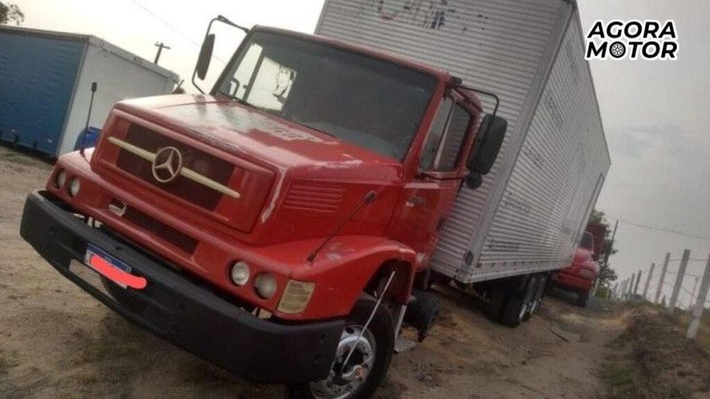 Mercedes-Benz 1218 1995 vermelho