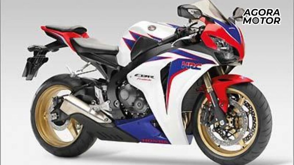 Uma CBR 1000 RR Fireblade 2010 vermelha