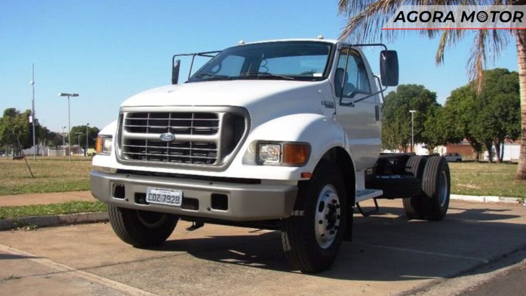 Uma F-12000 2001 branca