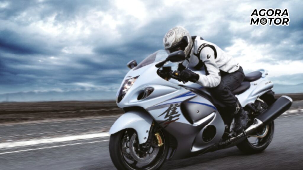 Uma GSX 1300-R Hayabusa 2019 branca