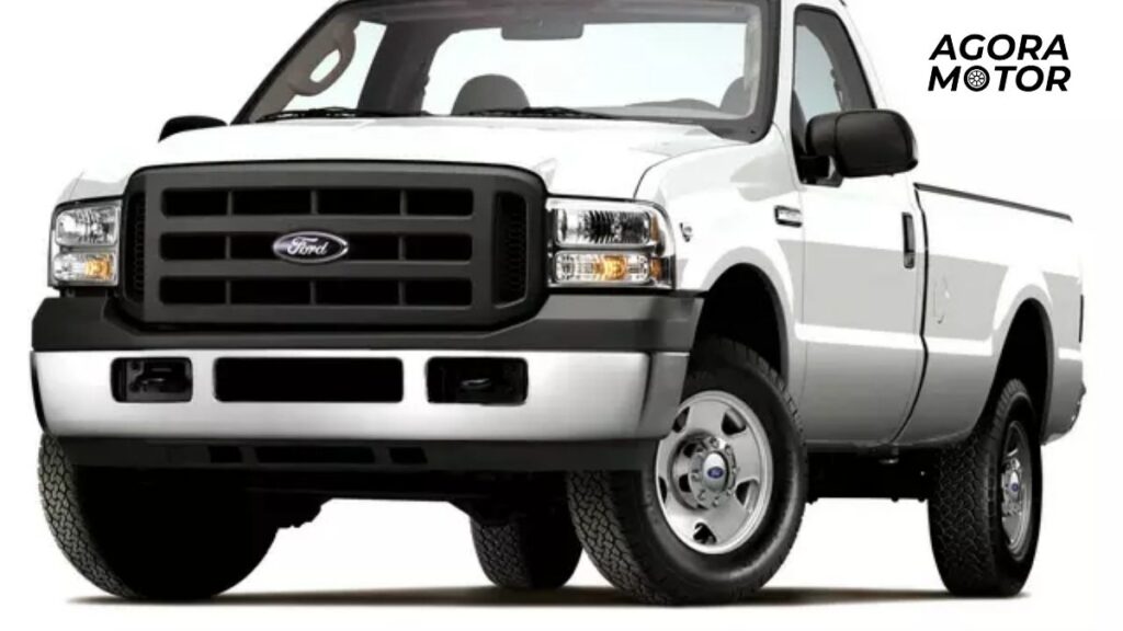 Um F-350 2006 prata