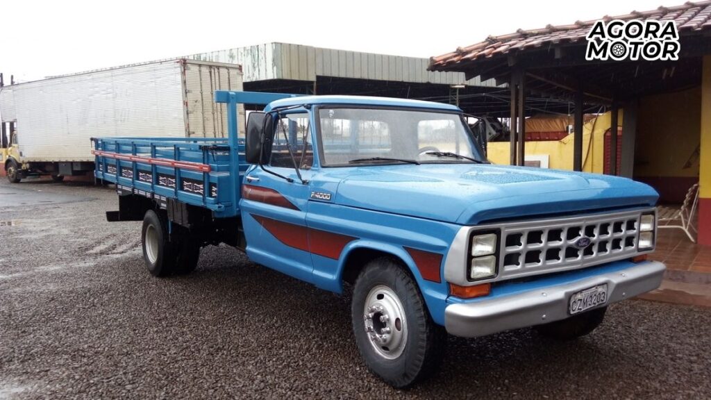 Um F4000 1983 azul