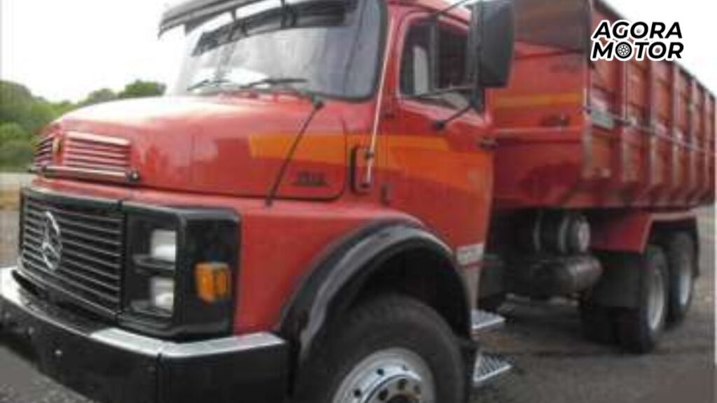 Um L-1513 1981 vermelho