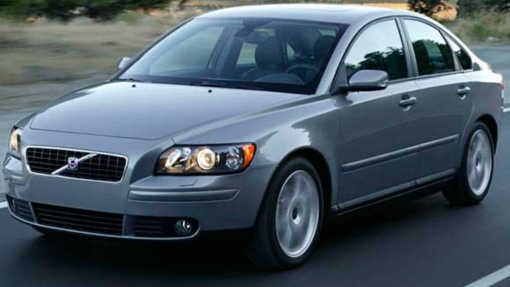 Volvo S40 2007.