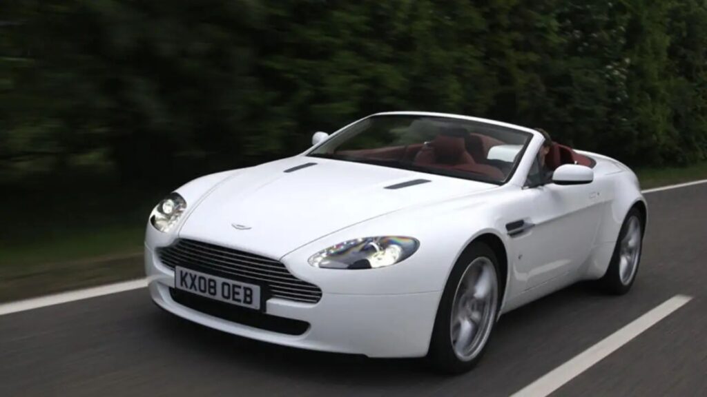 Aston Martin Vantage 2011.