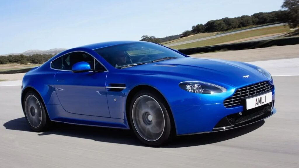 Aston Martin Vantage 2012.
