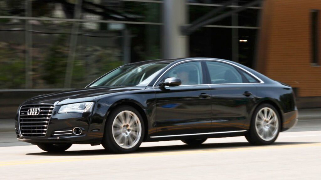 Audi A8 2011.