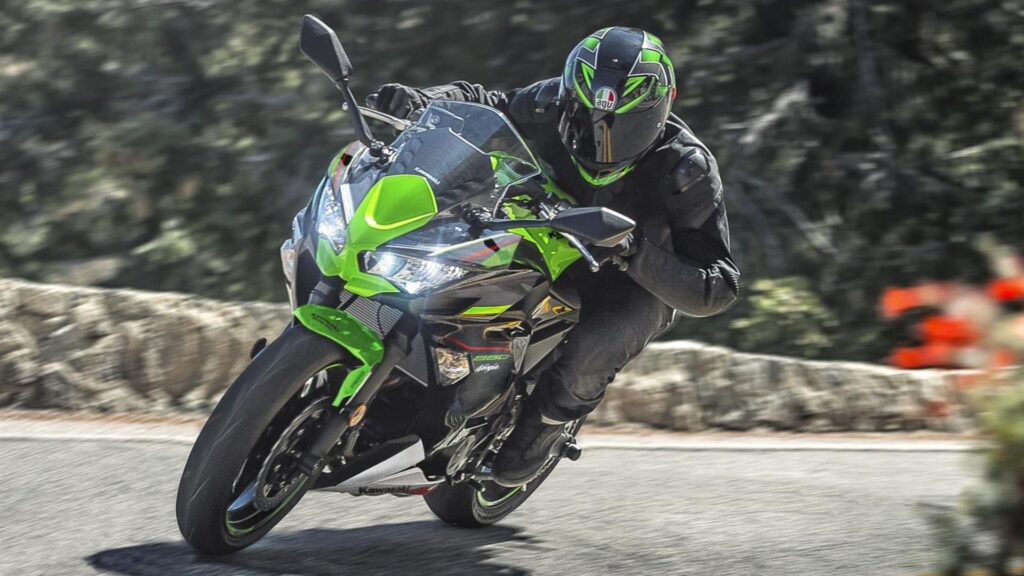 Ninja 650R 2022.