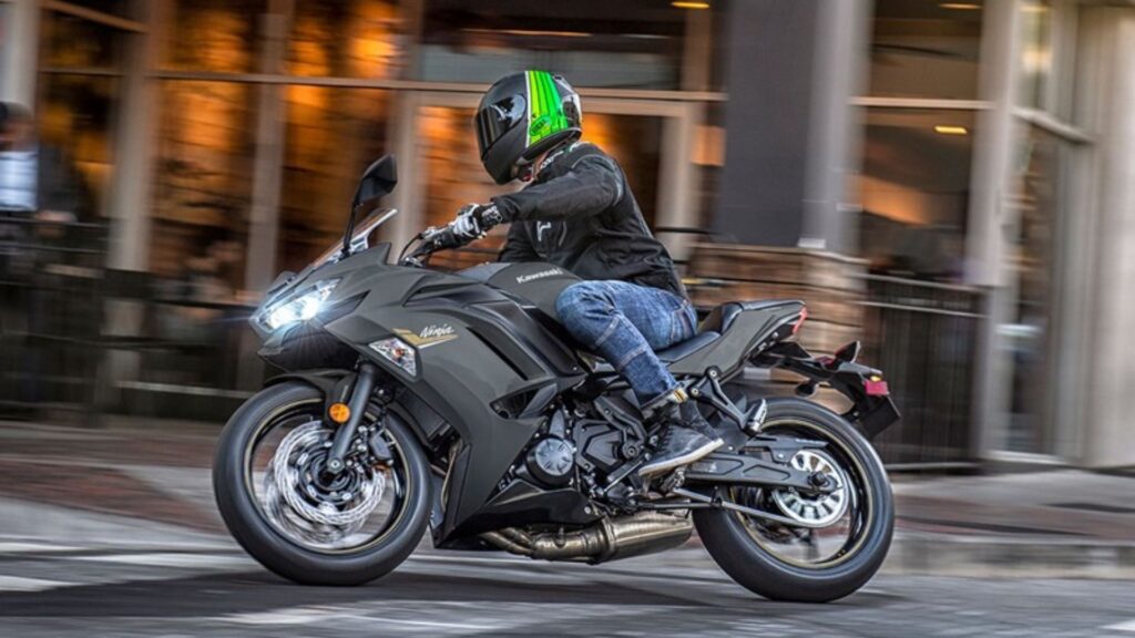 Ninja 650R Zero KM.
