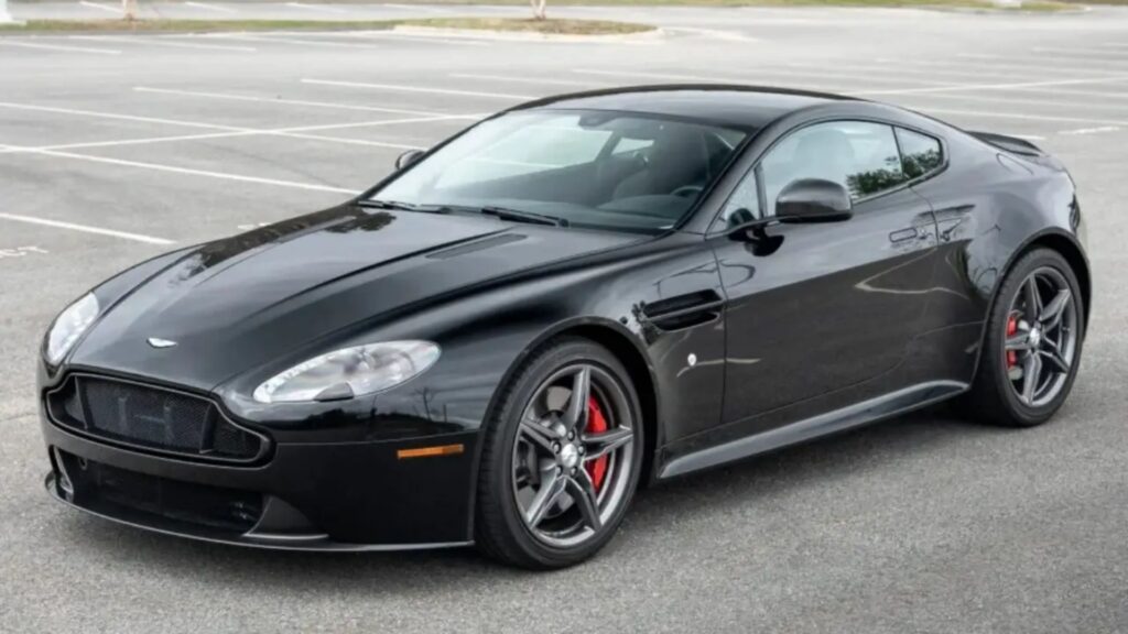 Aston Martin Vantage 2016.