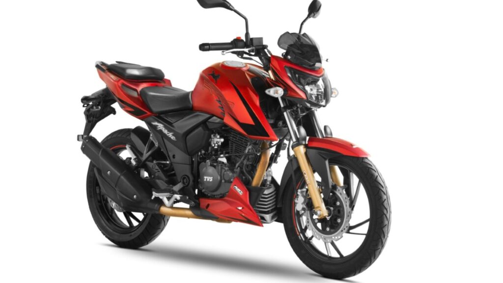 Apache 2021 vermelha em fundo branco.