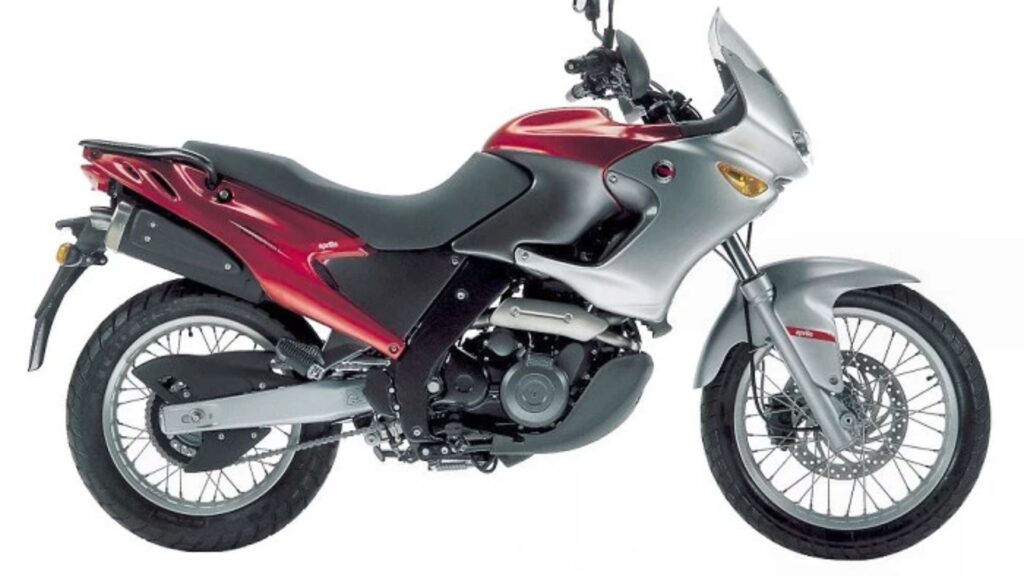 Aprilia Pegaso 2001 vermelha com branca.