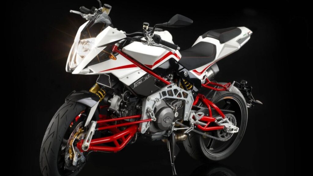 Bimota Tesi 2008 branca com fundo preto.